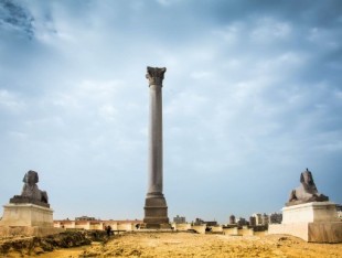 La columna de Pompeyo en Alejandría, lo único que queda del templo más hermoso del mundo
