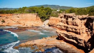 Un británico ebrio de 30 años muere tras caer desde 150 metros en unos acantilados en Ibiza