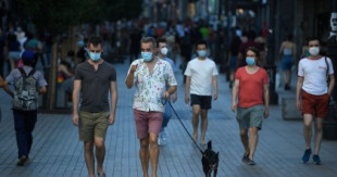 Los convocantes de una protesta contra el uso de mascarilla piden a los manifestantes llevar mascarilla