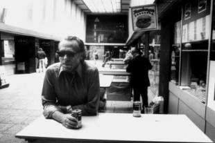 100 años de Bukowski: 4 claves para leer al último maldito de la literatura norteamericana