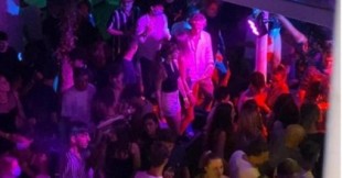 Italia cierra discotecas e impone uso de mascarillas [ITA]