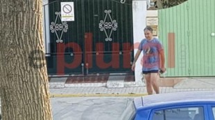Elías Bendodo, consejero de Presidencia de la Junta de Andalucía, acude a pilates sin mascarilla y en coche oficial