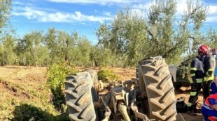 Muere un hombre en un accidente con un tractor en Espartinas