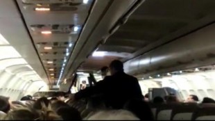 Dos ingleses ebrios se niegan a usar la mascarilla en un avión a Madrid: "Nadie quería estar cerca de ellos"