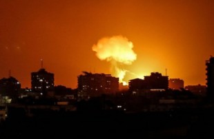 Israel bombardea por décimo día consecutivo una Gaza sin suministro eléctrico