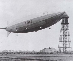 Carga de pasajeros en un dirigible desde un mástil de amarre, 1930 (eng)