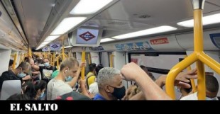 Mantener la distancia de seguridad: misión imposible en el Metro de Madrid