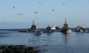 [EN] Alarma sobre el descubrimiento de cientos de pesqueros chinos cerca de las Galápagos
