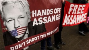Assange en el patíbulo