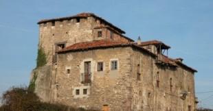 Arquitectura en extinción: La casa abandonada de Calderón de la Barca en Cantabria
