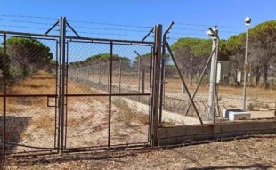 Moguer desmantela 75 hectáreas de monte público que ardieron en Doñana para un centro de drones