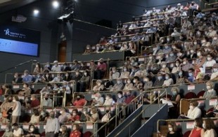 El Teatro Real se disculpa por haber cedido sus butacas a gente pobre