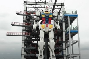 El Gundam japonés a tamaño real da sus primeros pasos: así se mueve un robot mecha de 20 metros