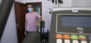 Un hombre de Alaquàs (Valencia) aguarda sondado desde enero una operación de próstata