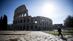Arrestado un turista irlandés por grabar sus iniciales en el Coliseo de Roma