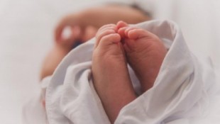 Unos padres provocan daño cerebral a su bebé tras someterla a una estricta dieta vegana