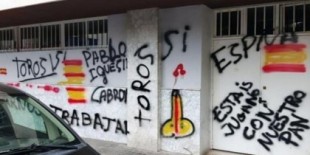 Radicales taurinos vuelven a atentar contra las sedes del PP, PSOE y Podemos en Sevilla