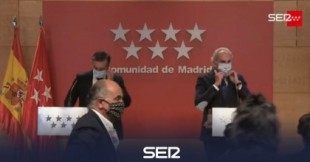 Los consejeros de Madrid acaban la comparecencia de forma abrupta y los periodistas no dan crédito