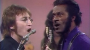 Hay tres genios en esta grabación: Chuck Berry, John Lennon y el técnico que le apaga el micro a Yoko Ono