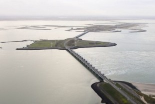 Un dique de 8 kilómetros para salvar a los Países Bajos de inundaciones fatídicas: así es el enorme Oosterscheldekering