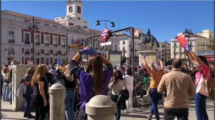Los enfermeros se concentran en la Puerta del Sol al grito de "Madrid, escucha, enfermería en lucha"