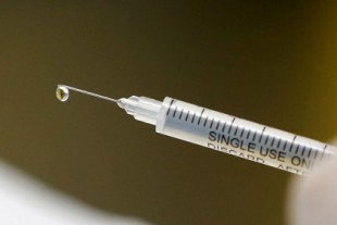 J&J detiene los ensayos de su vacuna contra la Covid  por la "enfermedad inexplicable" de un voluntario