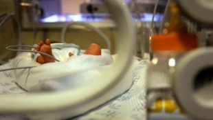Condenan a aseguradora médica Segurcaixa Adeslas por muerte de recién nacido