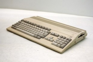 Vuelve el Amiga 500: Retro Games anuncia con un teaser su próxima réplica de microordenador clásico tras el Commodore 64