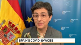 La ministra de asuntos exteriores dice que el Covid está 'bajo control' en España. (ing)