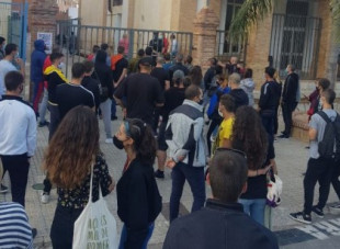 Un grupo ultra de Gandia, acorralado por vecinos de Pego (Alicante) en una contundente respuesta antifascista [VAL]