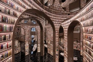 Dujiangyan Zhongshuge, la alucinante biblioteca china que refleja y proyecta su propia imagen