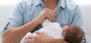 El Gobierno anuncia una nueva baja por paternidad en 2021
