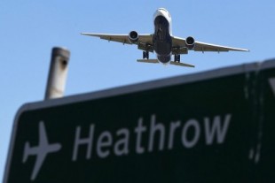 Heathrow pierde por primera vez el podio de los aeropuertos europeos y desata una tormenta política