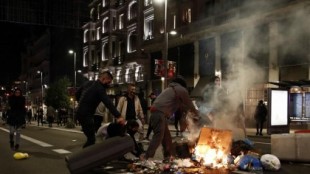 Noche de graves disturbios en el centro de Madrid: tres policías heridos y 32 detenidos