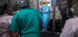 Coronavirus en Granada: "El 65% de los pacientes que he visto en la UCI son padres contagiados por sus hijos"