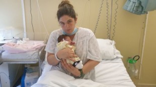 Una joven de Castiñeiras dio a luz en su casa atendida por su madre una hora después de recibir el alta en el hospital