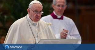 El Papa Francisco pide rezar para que los robots "siempre sirvan a la humanidad"