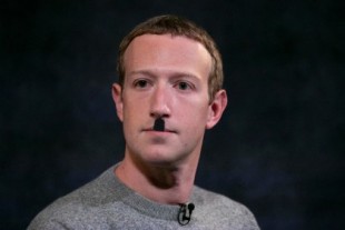 Mark Zuckerberg con bigote