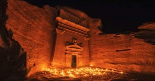 Hegra, la ‘Petra de Arabia Saudí’, abre al público por primera vez en 2.000 años