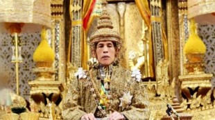 Vida de excesos y lujo, tops ceñidos, nadie puede criticarle... así es Rama X, rey de Tailandia