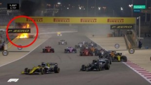 Terrible accidente de Romain Grosjean en Bahréin, que acaba con el coche ardiendo y partido por la mitad