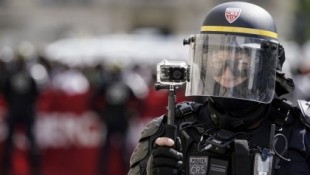 El Parlamento francés abandona el proyecto de ley que prohibía filmar a policías