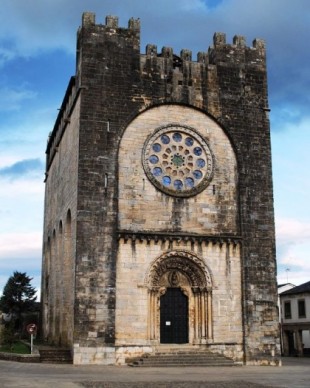 San Xoán de Portomarín, la iglesia-fortaleza que se trasladó piedra a piedra