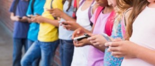 ¿Debería prohibirse el uso de los teléfonos móviles en los colegios?