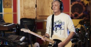 Paul McCartney rompe el molde a los 78 años, en su nuevo disco que grabó a solas durante la cuarentena
