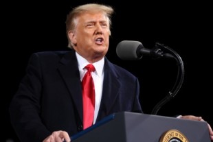 Trump dijo que está presionando para desclasificar "todo" antes de dejar el cargo  [ENG]
