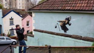 Paraliza la venta de su casa después de que Banksy pinte en su pared su última obra: ahora vale 17 veces más