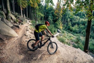 Suspenden carrera ciclista en Sierra Oeste de Madrid tras la convocatoria del alcalde a cazadores armados para impedirla