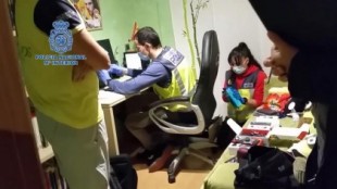 Desmantelan una megared de porno por Whatsapp con fotos de niños y bebés: hay 432 detenidos