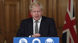 Johnson anuncia un confinamiento duro en parte de Inglaterra por el impacto de la nueva cepa mutada de coronavirus